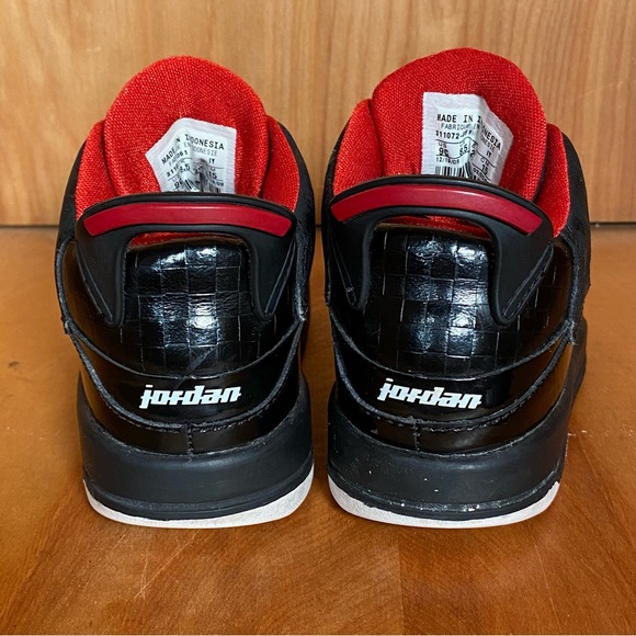 Kids 9 Jordan Dub Zero Mid Athletic Shoes Black Red SEF0860 - Picture 4 of 9